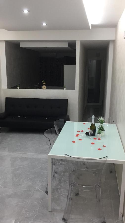 Le Rocce Nere Aparthotel Giardini Naxos Ngoại thất bức ảnh
